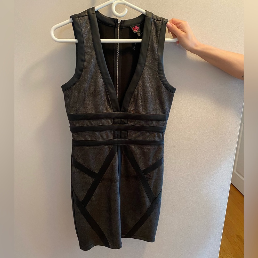 2B (Bebe) black/charcoal dress
